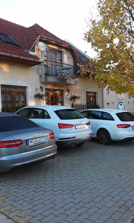 Hotel Jánosi Vendégház Tiszafüred Exterior foto